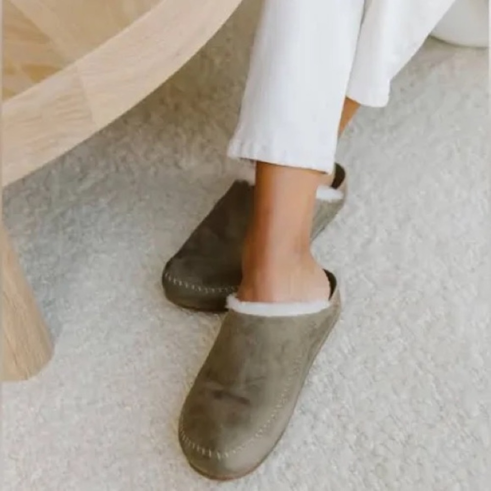 Jenni Kayne Shearling-Lined Moc Clog in Olive 40
